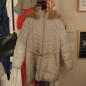 Guess Winter faux fur trimmed hood w removable belt n hood.